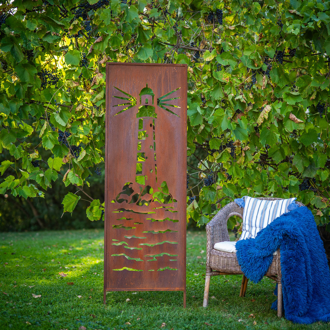 Sichtschutz Gartenpaneel Metall – Motiv Leuchtturm, 160 × 50 cm