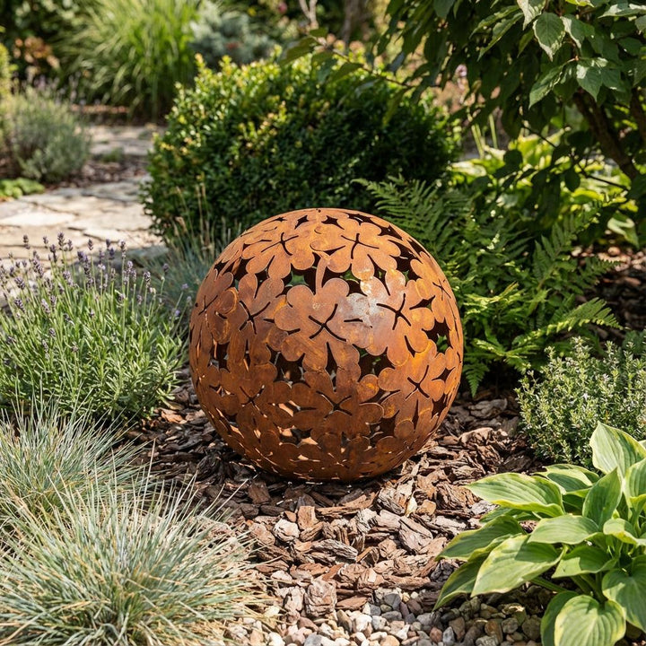Gartenkugel "Kleeblatt" – Rost-Deko aus Stahl mit Kleeblatt-Ornament