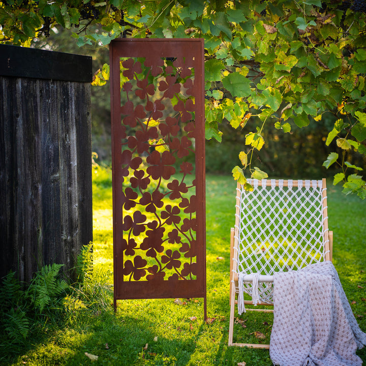 Sichtschutz Gartenpaneel Metall – Motiv Klee (Version mit Rahmen), 160 × 50 cm