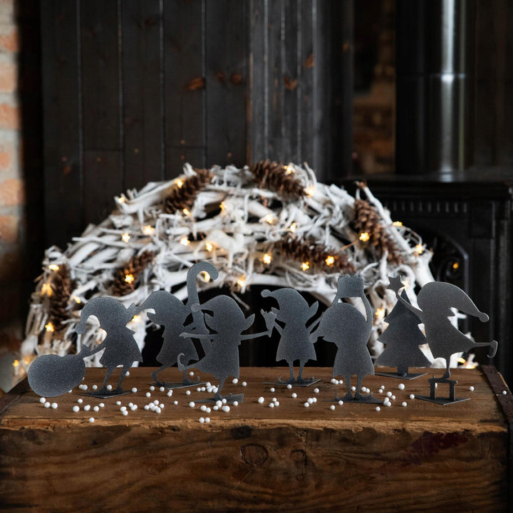 Weihnachtlicher Gnom aus Metall – dekorative Tischfigur