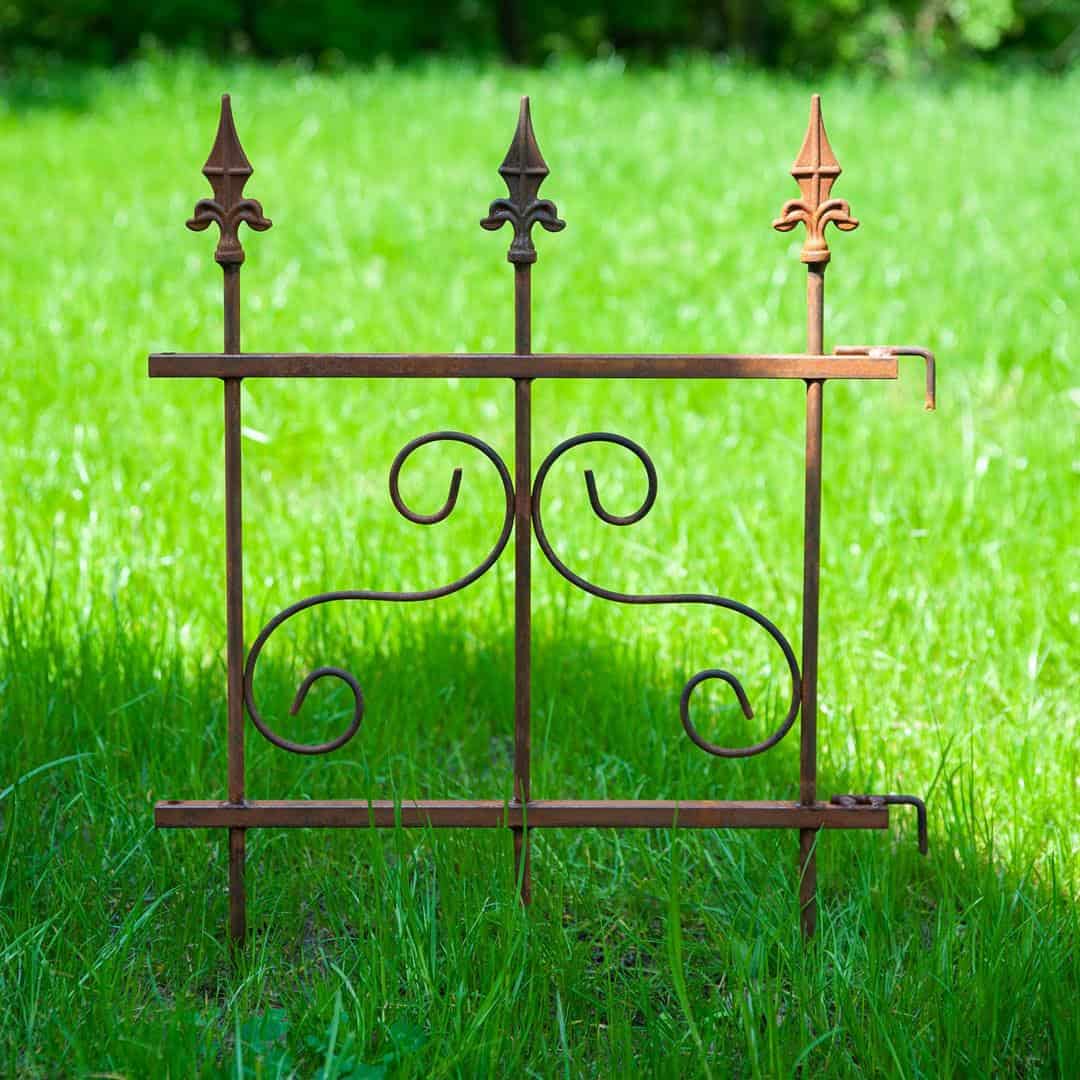Gartenzaun Element Metall Rostoptik 46 × 60 cm – Dekorative Beeteinfassung mit Muster