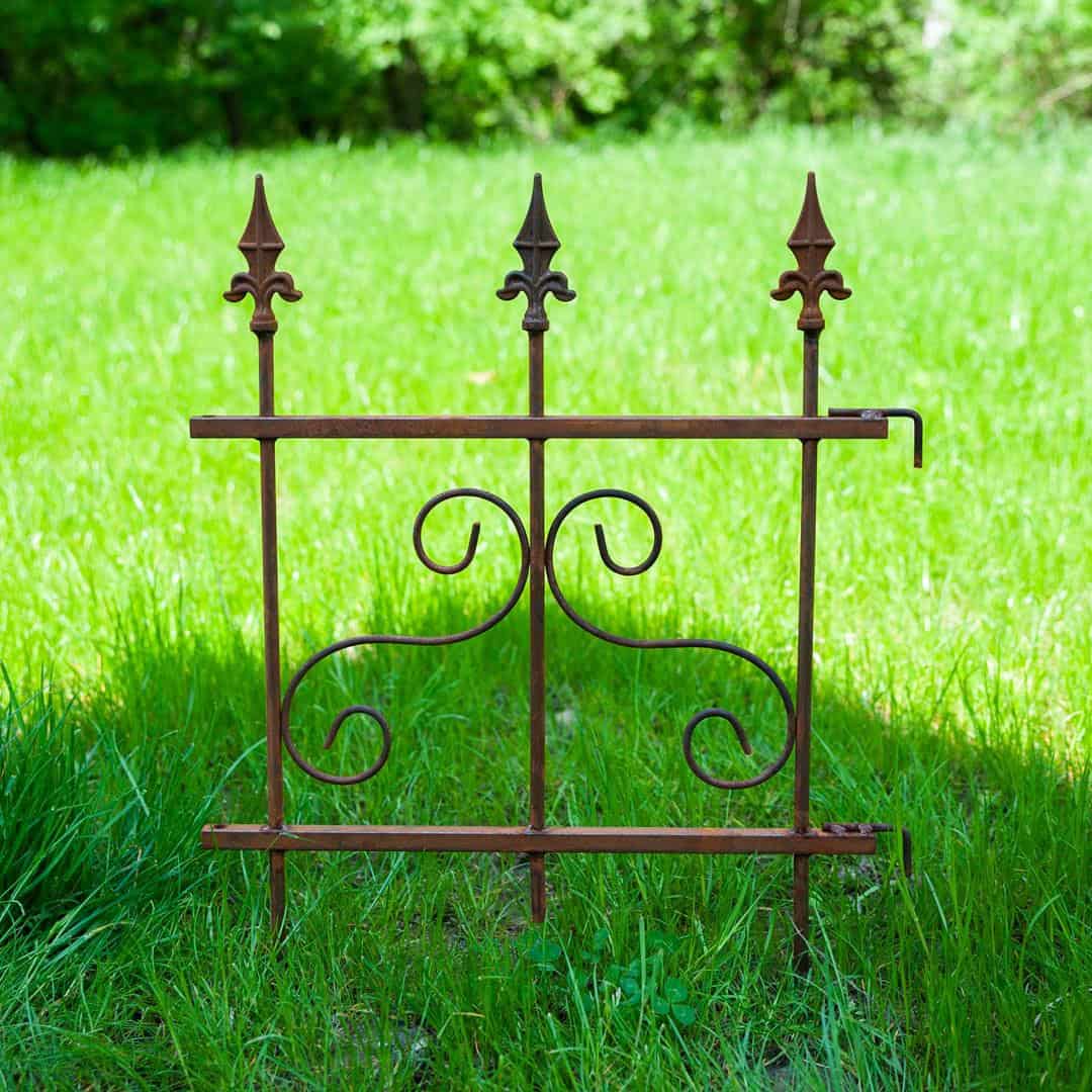 Gartenzaun Element Metall Rostoptik 46 × 60 cm – Dekorative Beeteinfassung mit Muster
