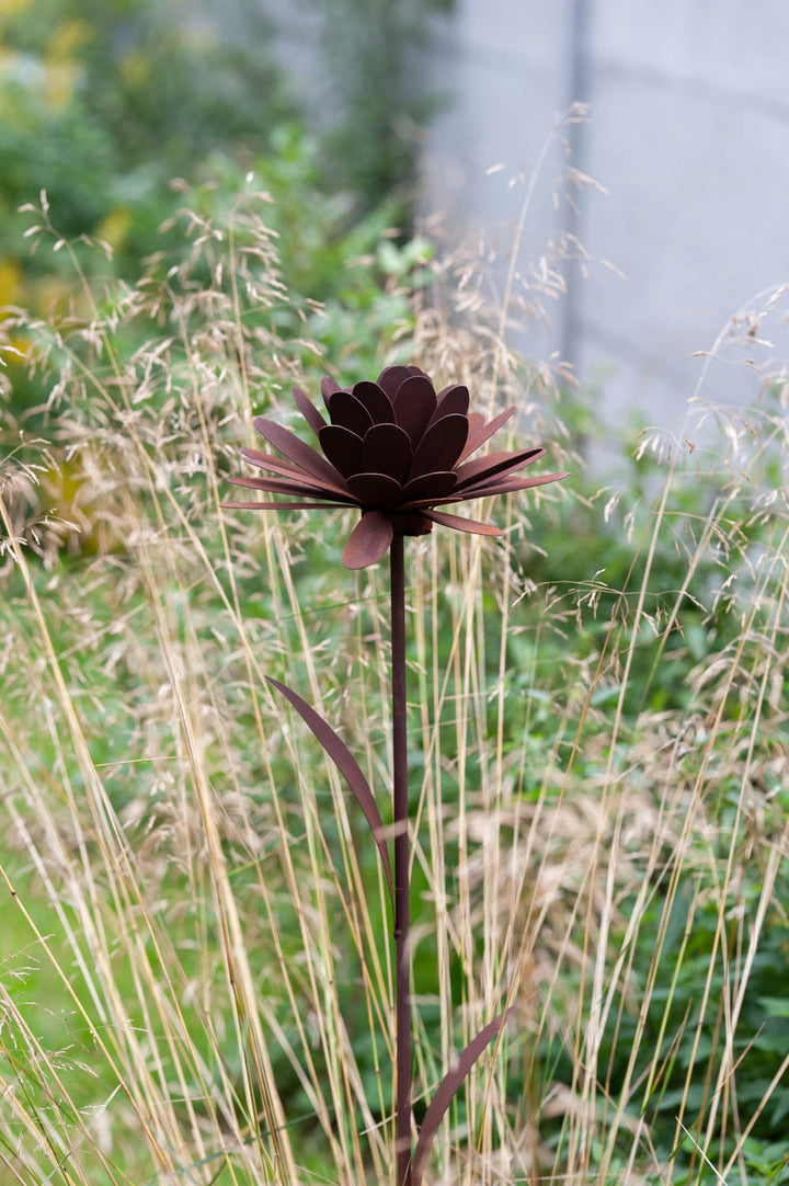 Edelrost Gartenstecker Blume – Gartendeko aus Metall