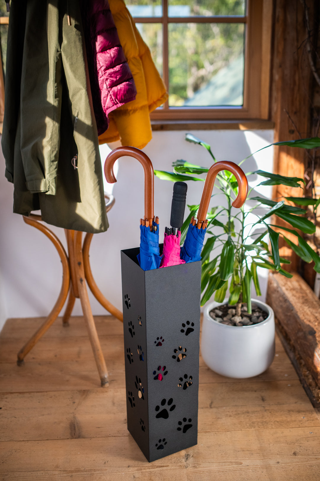 Metal Umbrella Stand – Umbrella Holder with Leaf Motif