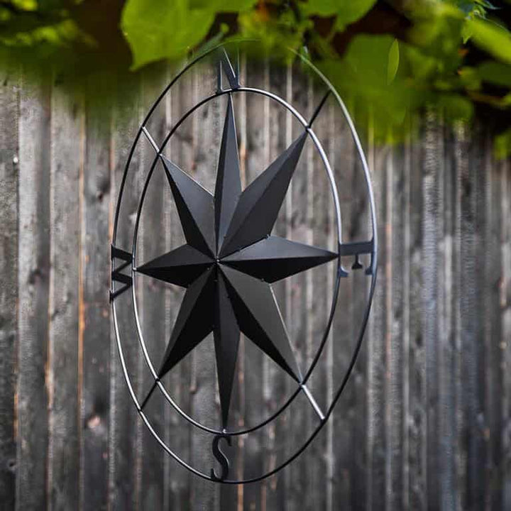 Wanddekoration „Windrose“ aus Metall – Moderne Wandskulptur in Schwarz