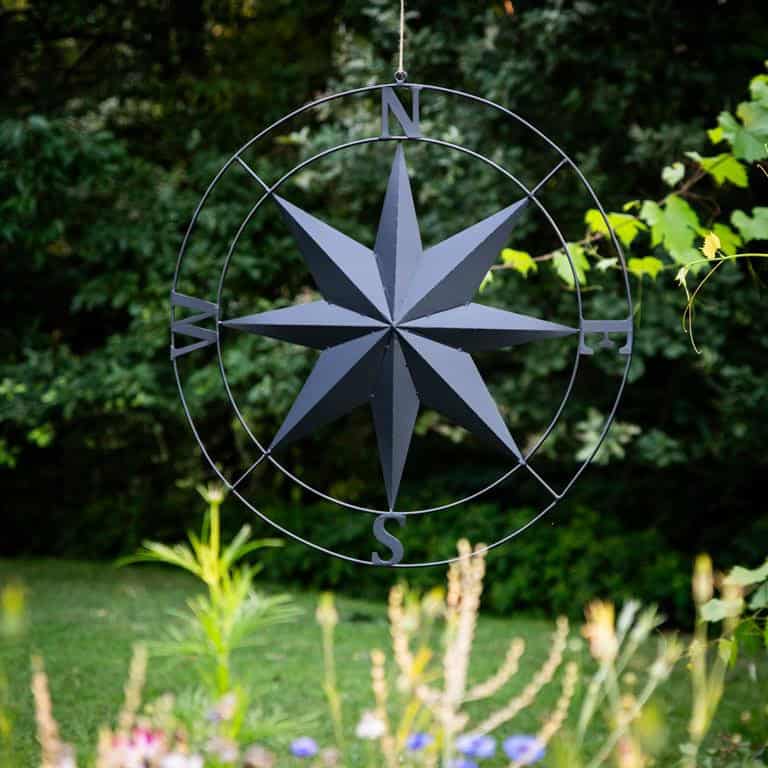 Wanddekoration „Windrose“ aus Metall – Moderne Wandskulptur in Schwarz