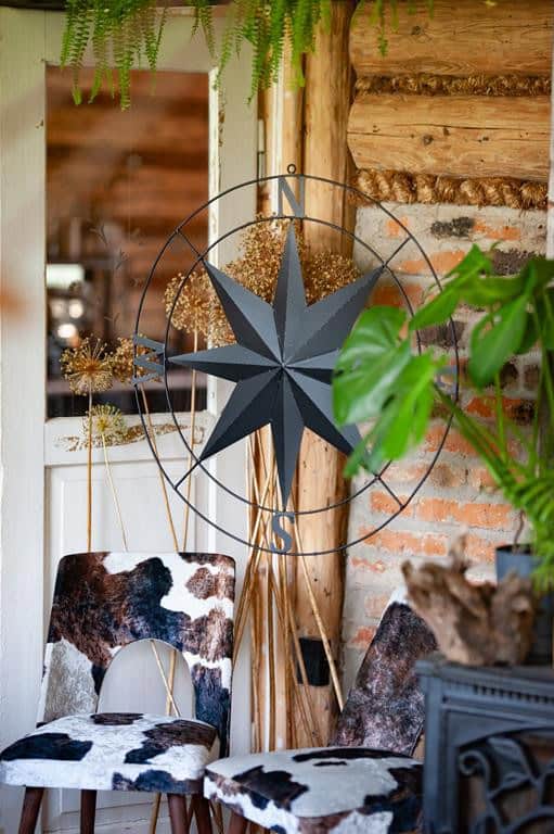 Wanddekoration „Windrose“ aus Metall – Moderne Wandskulptur in Schwarz