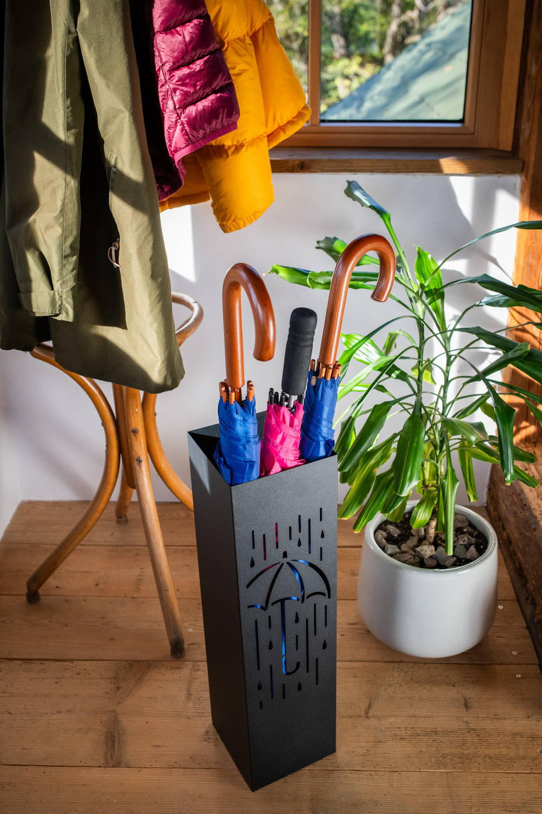 Metal Umbrella Stand – Umbrella Holder with Leaf Motif