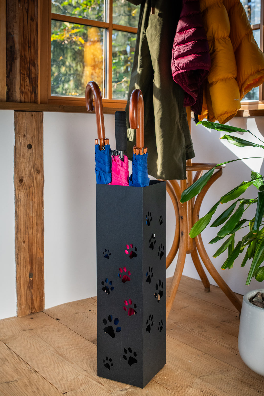 Metal Umbrella Stand – Umbrella Holder with Leaf Motif