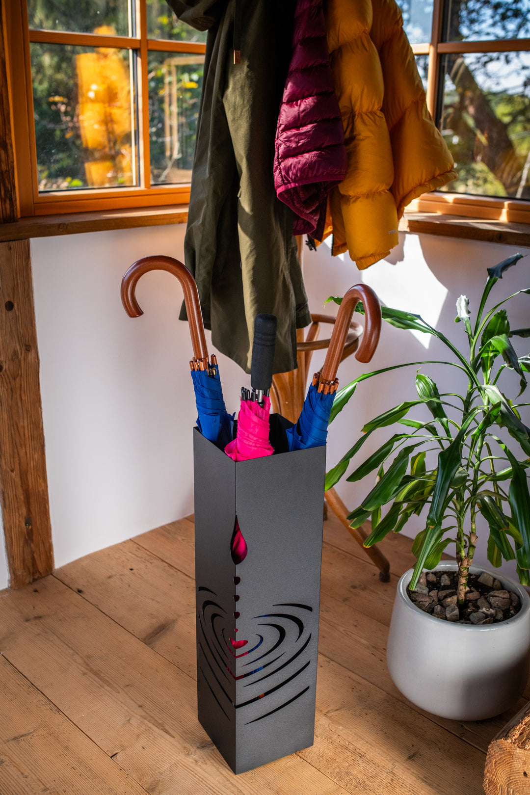 Schirmständer aus Metall – Regenschirmhalter mit Motiv Wassertropfen