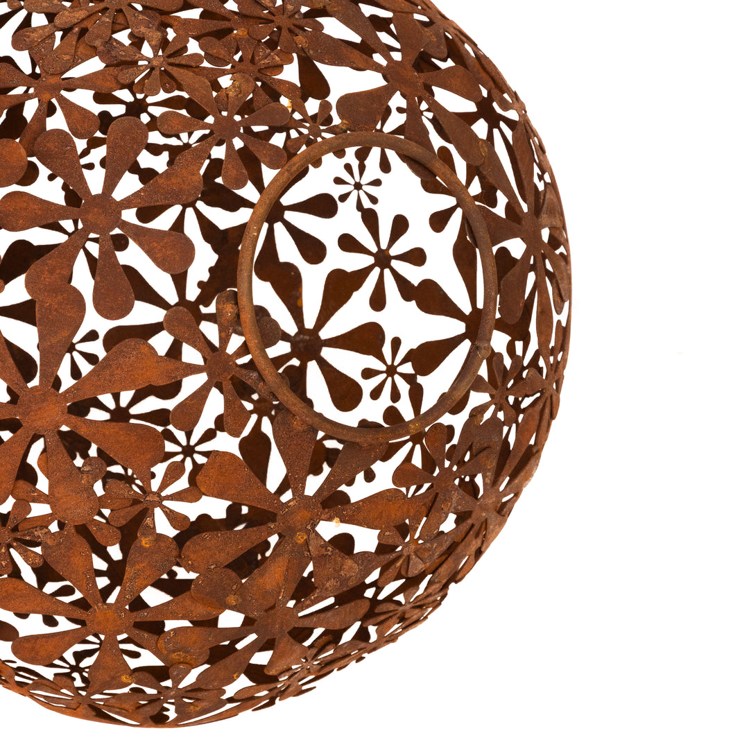 Gartenkugel "Blumen" – Rost-Deko aus Stahl mit Blumen-Ornament