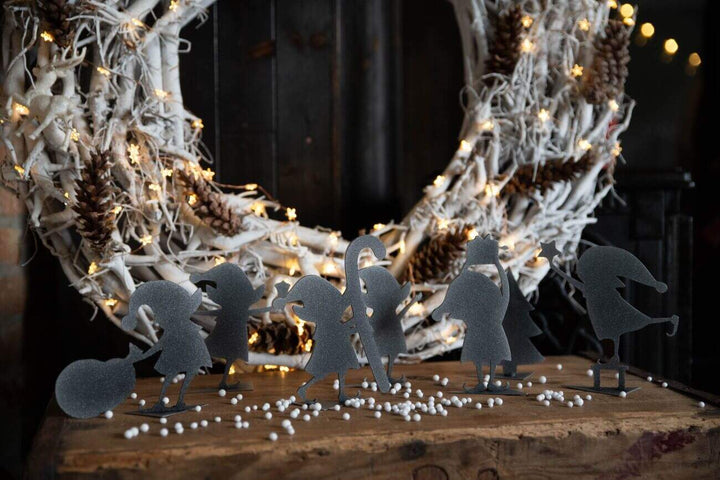 Dekorativer Metall-Wichtel für eine stimmungsvolle Weihnachtszeit