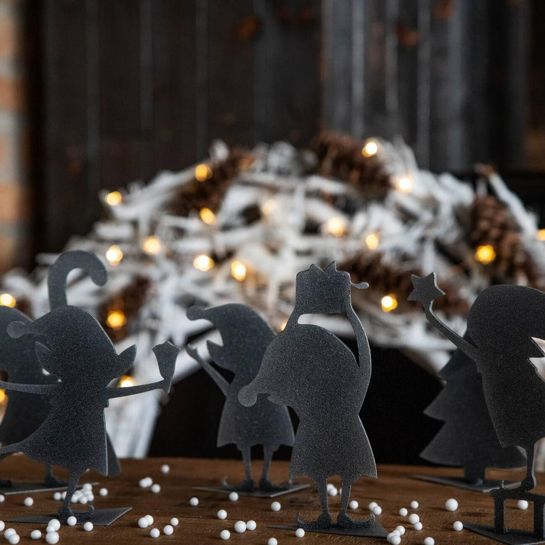 Dekorativer Metall-Wichtel für eine stimmungsvolle Weihnachtszeit