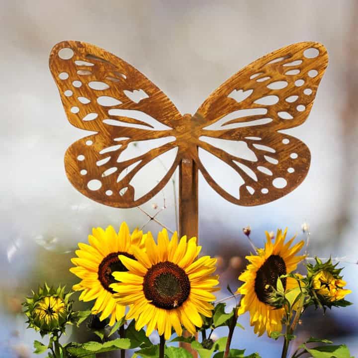 Gartenstecker Schmetterling aus Metall – Gartendekoration in natürlicher Rostoptik