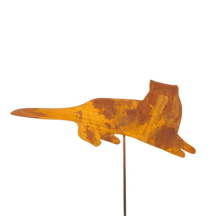 Metallische Katzenfigur – elegante Gartenfigur mit natürlichem Charakter