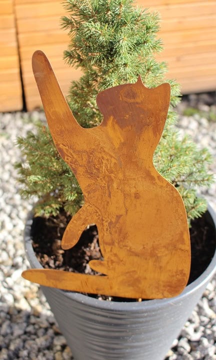 Metallische Katzenfigur – stilvolle Dekoration mit natürlichem Charakter