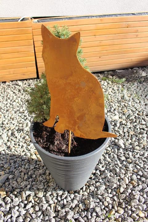 Metallische Katzenfigur – stilvolle Dekoration mit natürlichem Charakter