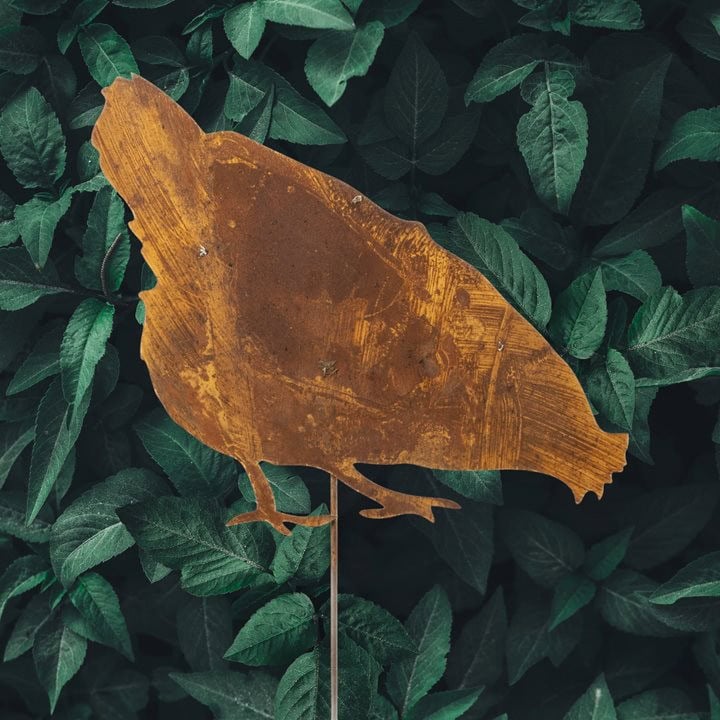 Metallische Gartenhuhn-Dekoration im rustikalen Stil
