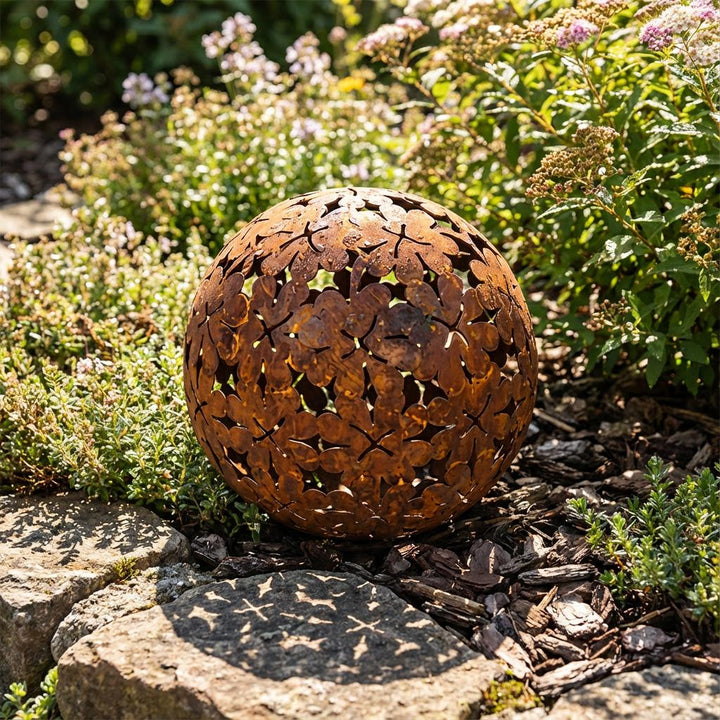 Gartenkugel "Kleeblatt" – Rost-Deko aus Stahl mit Kleeblatt-Ornament