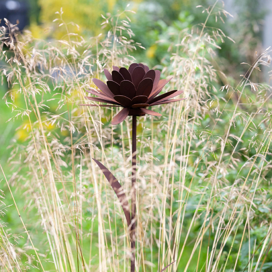 Edelrost Gartenstecker Blume – Gartendeko aus Metall