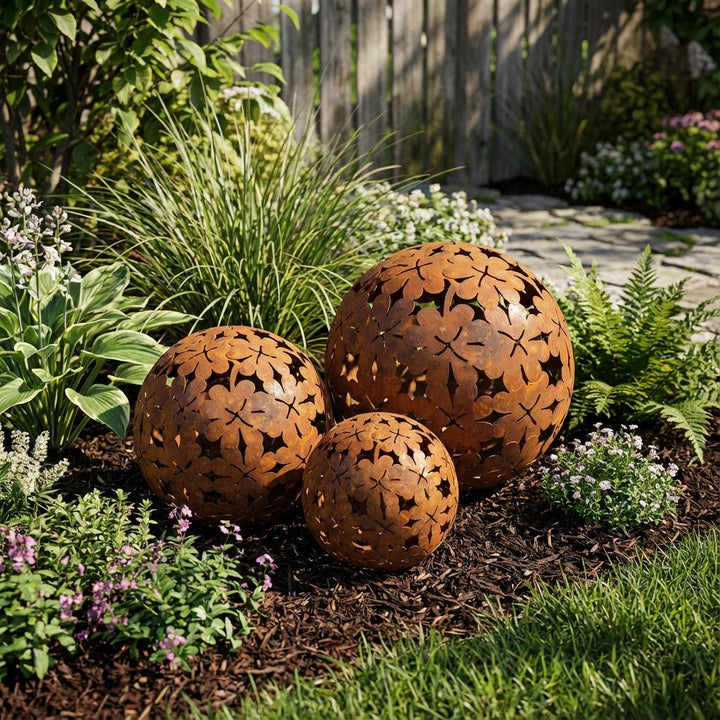 Gartenkugel "Kleeblatt" – Rost-Deko aus Stahl mit Kleeblatt-Ornament