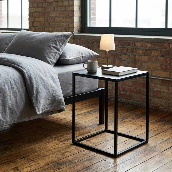 Beistelltisch Schwarz aus Stahl – minimalistischer Metalltisch