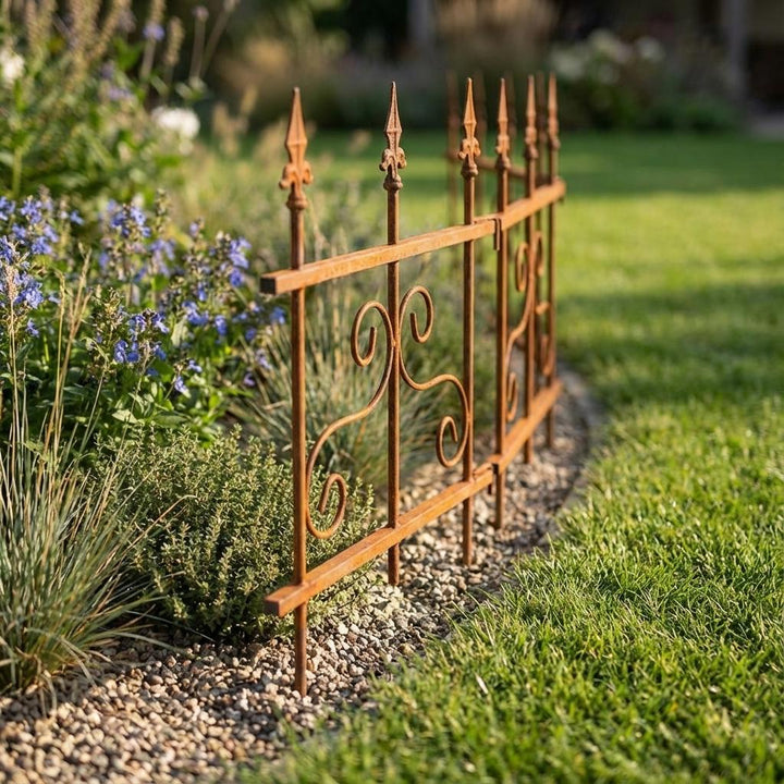 Gartenzaun Element Metall Rostoptik 46 × 60 cm – Dekorative Beeteinfassung mit Muster