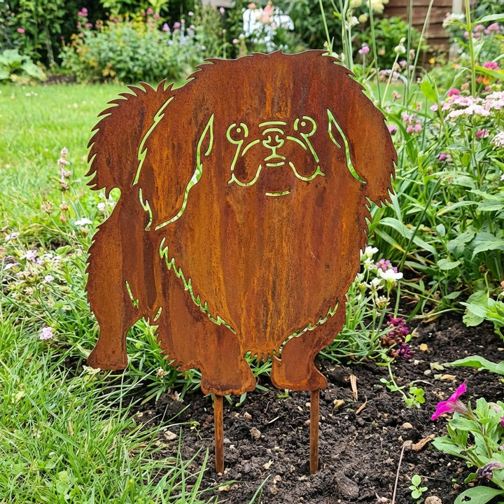 Edelrost Gartenstecker Pekingese – Hundesilhouette aus Metall, 28 cm