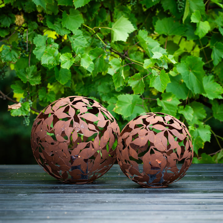 Garden Sphere "Cloverleaf" – Rusty Steel Decoration with Clover Ornament