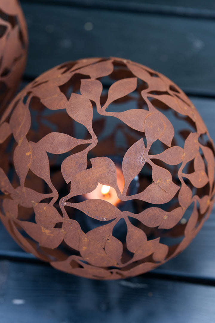 Garden Sphere "Cloverleaf" – Rusty Steel Decoration with Clover Ornament