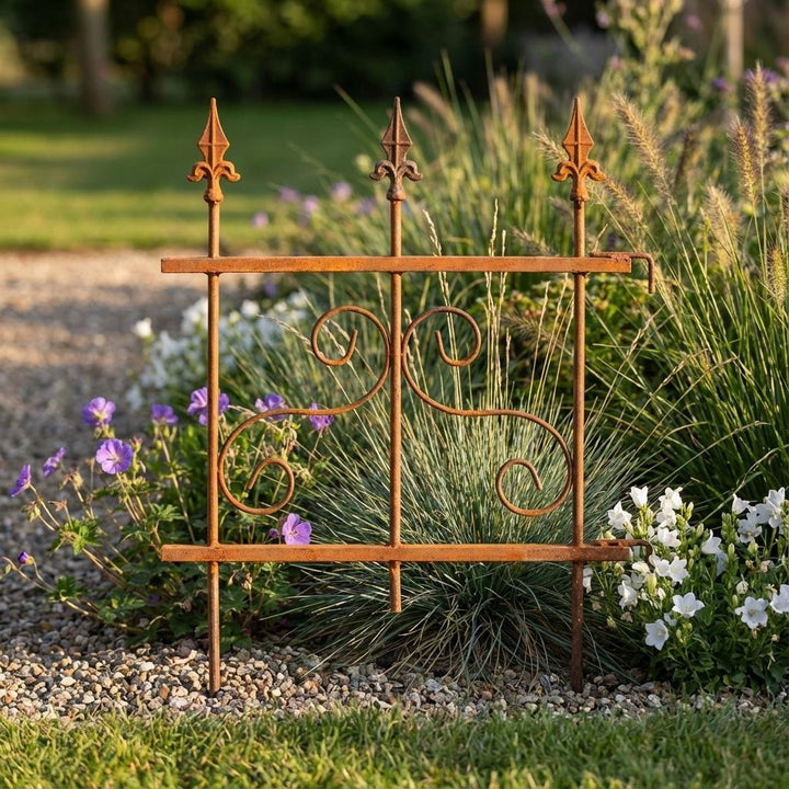 Gartenzaun Element Metall Rostoptik 46 × 60 cm – Dekorative Beeteinfassung mit Muster