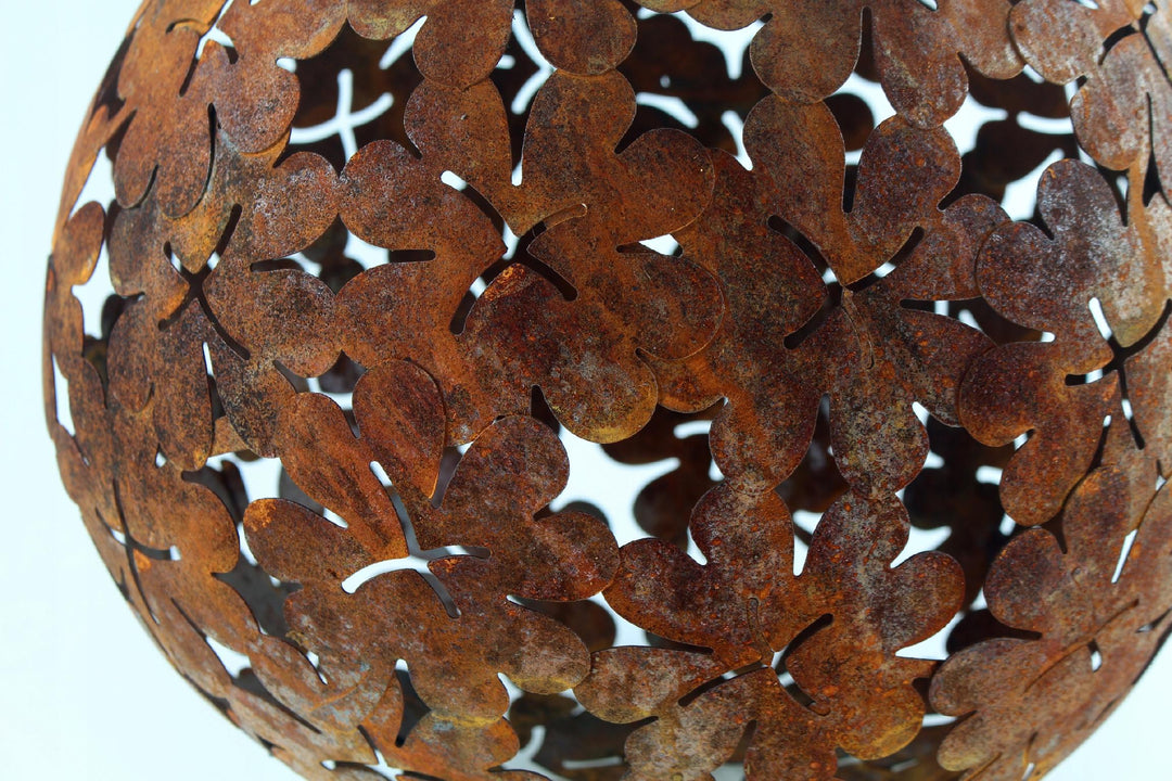 Gartenkugel "Kleeblatt" – Rost-Deko aus Stahl mit Kleeblatt-Ornament