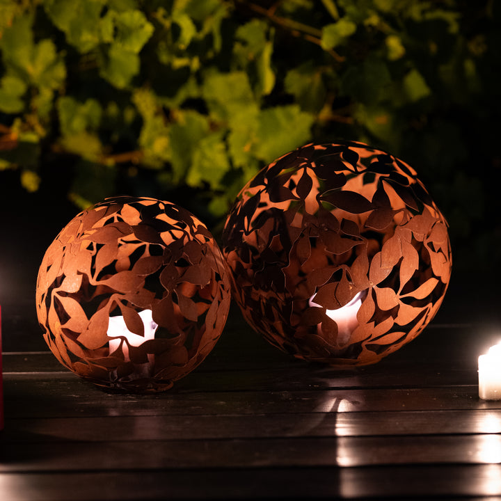 Garden Sphere "Cloverleaf" – Rusty Steel Decoration with Clover Ornament