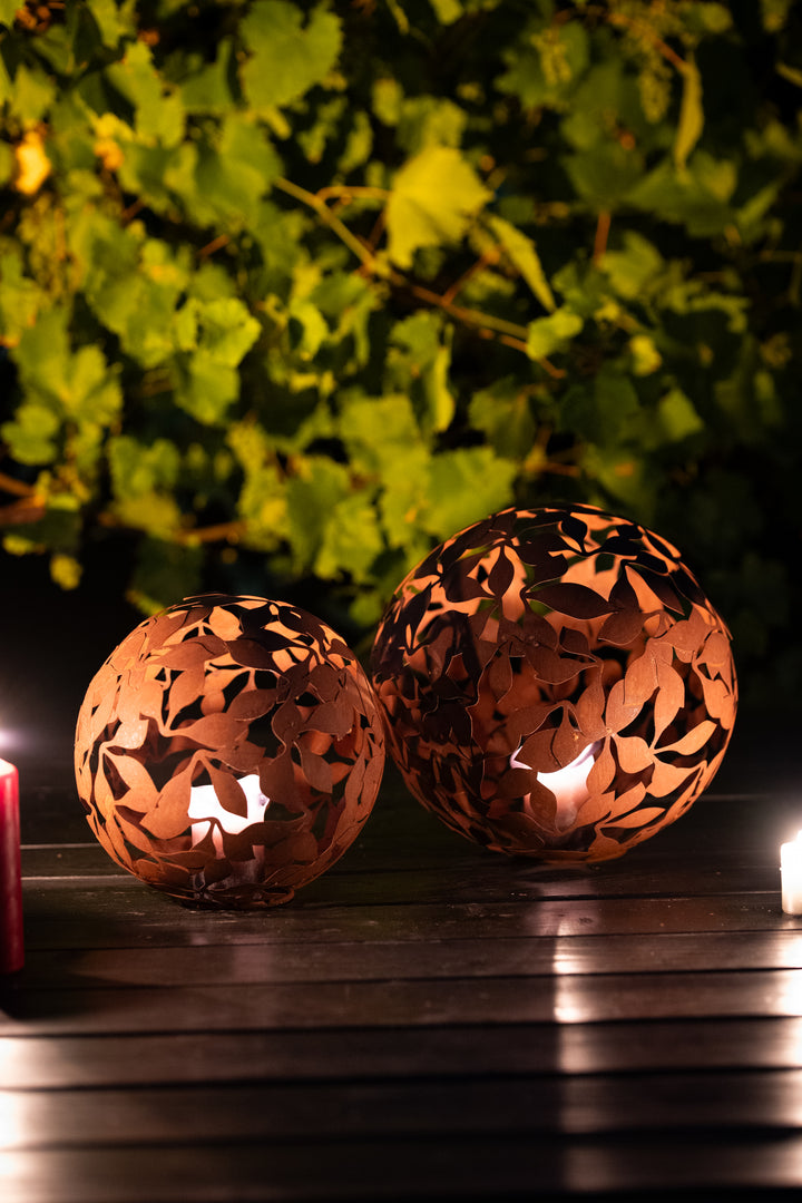 Garden Sphere "Cloverleaf" – Rusty Steel Decoration with Clover Ornament