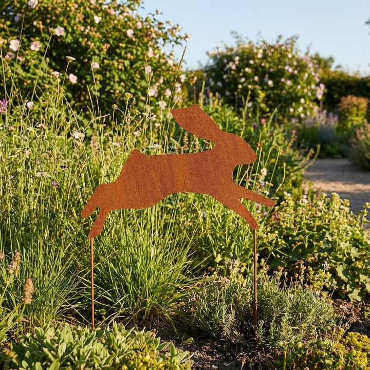 Gartenstecker Hase aus Metall – dekorative Gartenfigur in natürlicher Rostoptik