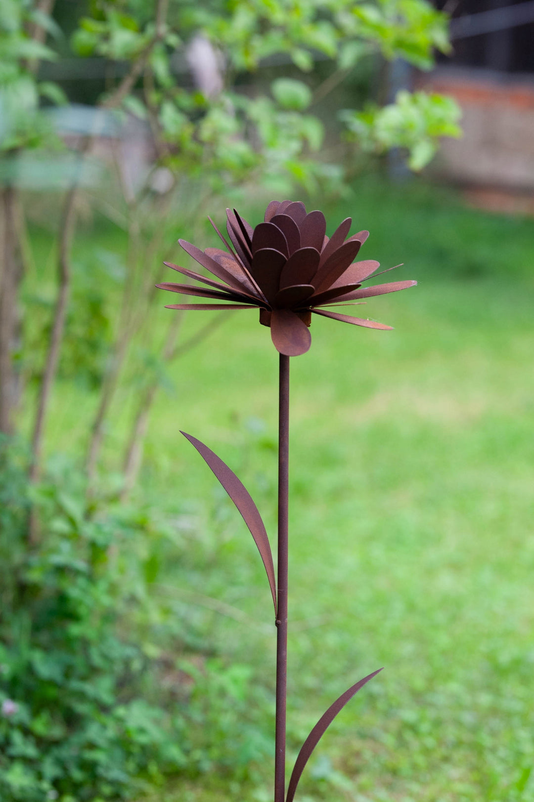 Edelrost Gartenstecker Blume – Gartendeko aus Metall