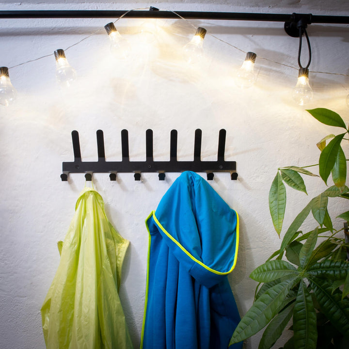 Wandgarderobe aus Metall – geschweißte Garderobenleiste