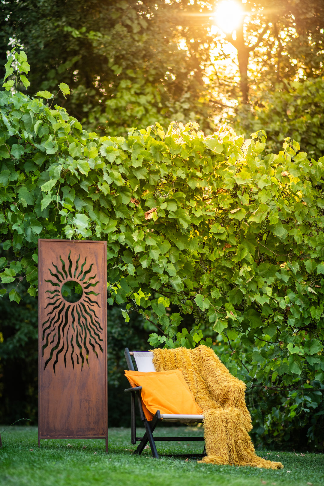 Sichtschutz Gartenpaneel Metall – Motiv Sonne, 160 × 50 cm