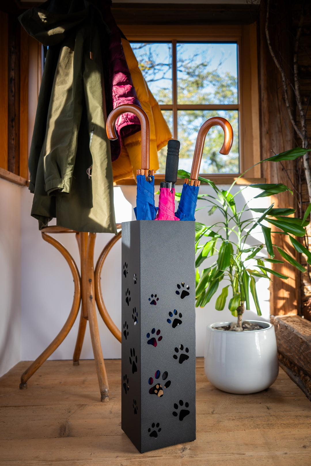 Metal Umbrella Stand – Umbrella Holder with Leaf Motif