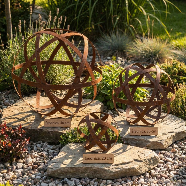 Gartenkugel "Bänder" – Rustikale Rost-Deko aus geflochtenen Metallbändern