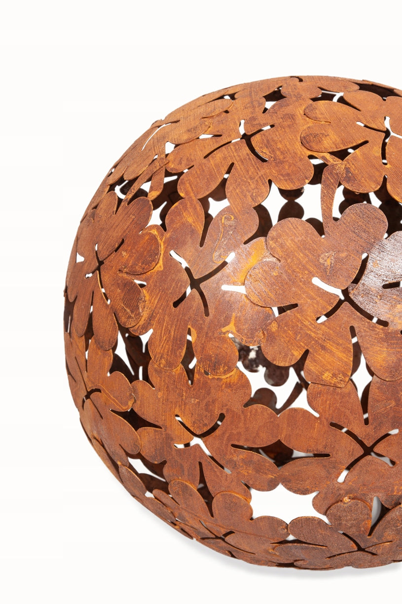 Gartenkugel "Kleeblatt" – Rost-Deko aus Stahl mit Kleeblatt-Ornament