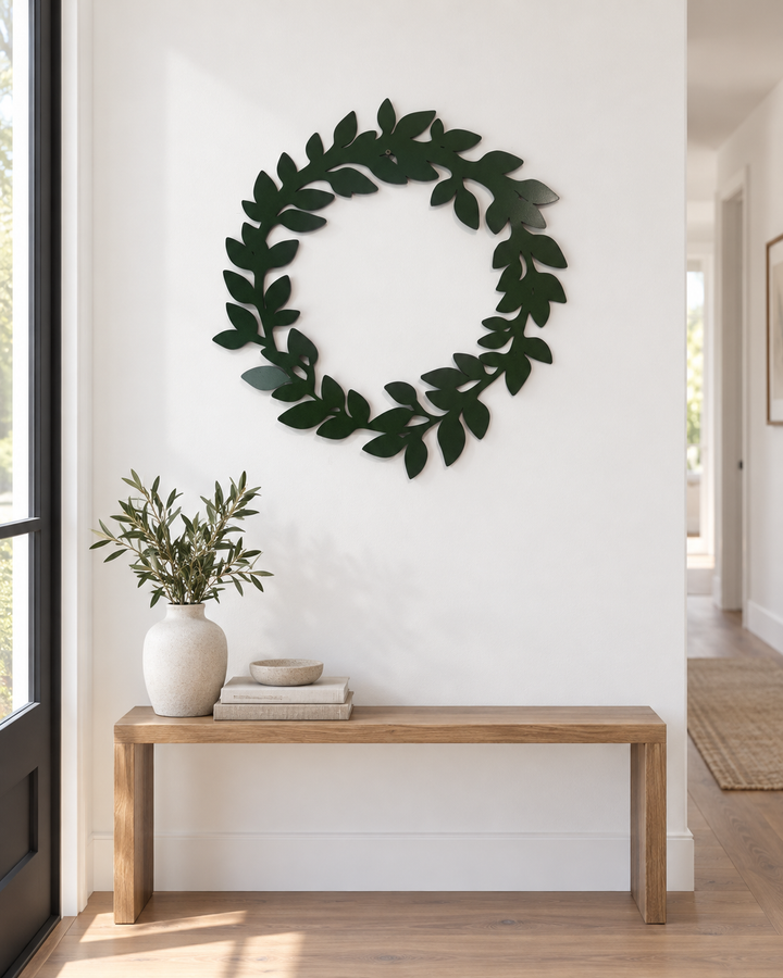 Dekorativer Metallkranz mit Blättern – Tür oder Wandschmuck, Ø 44 cm