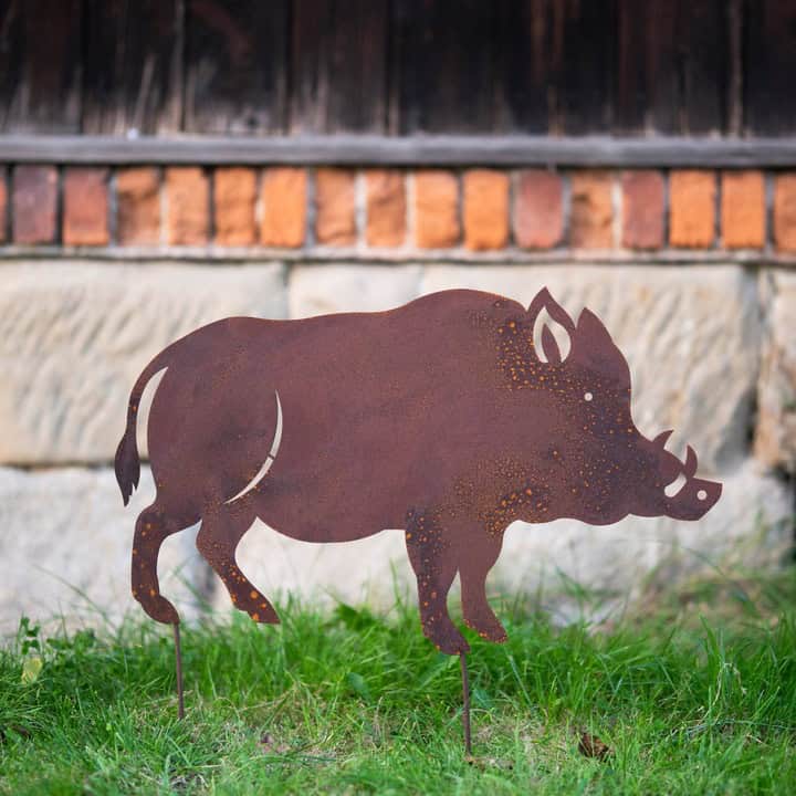 Gartenfigur Wildschwein aus Metall – Gartenstecker aus patiniertem Stahl