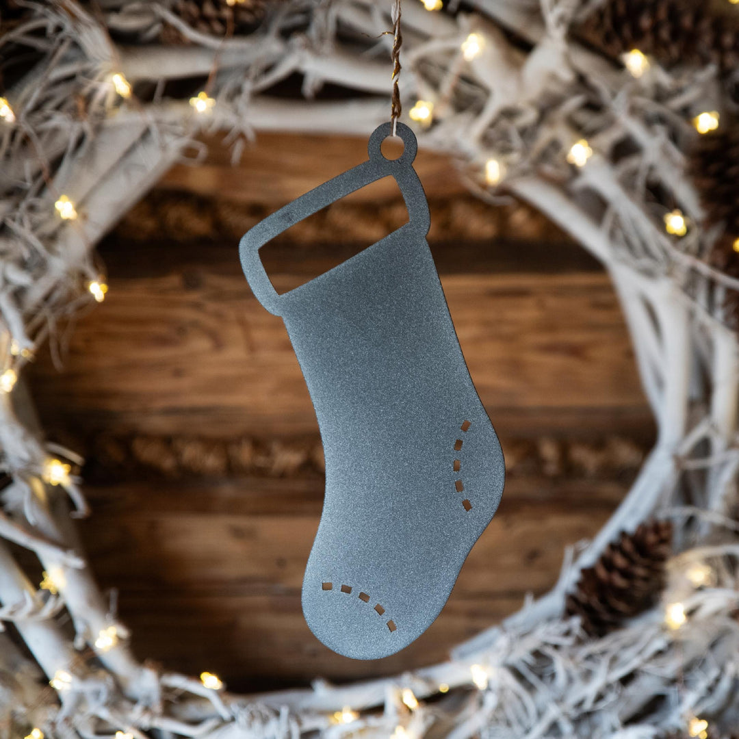 Weihnachtlicher Stiefel aus Metall – dekorative Figur