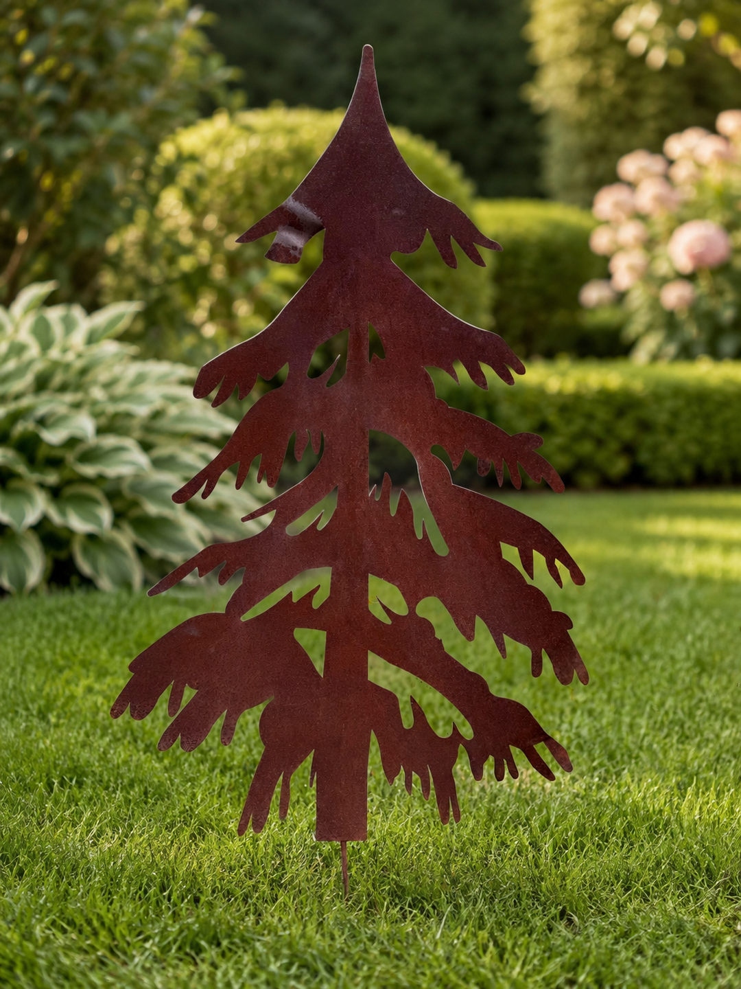Metall-Weihnachtsbaum mit natürlicher Rostpatina