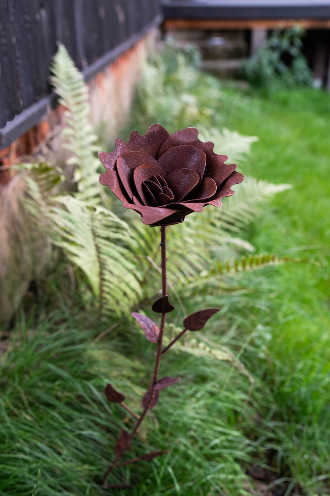 Edelrost Gartenstecker Blume – Gartendeko aus Metall