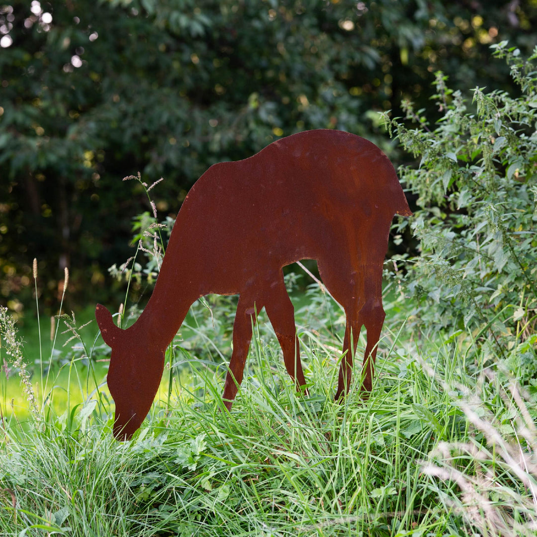 Edelrost Gartenfigur Reh – Metallfigur auf Einschlagbeinen, 77 cm