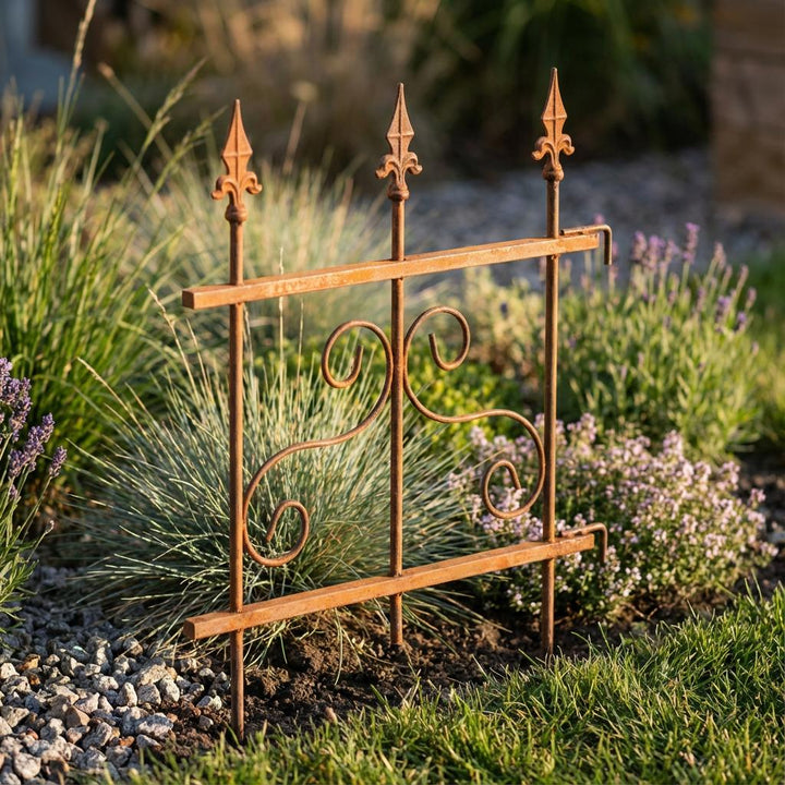 Gartenzaun Element Metall Rostoptik 46 × 60 cm – Dekorative Beeteinfassung mit Muster