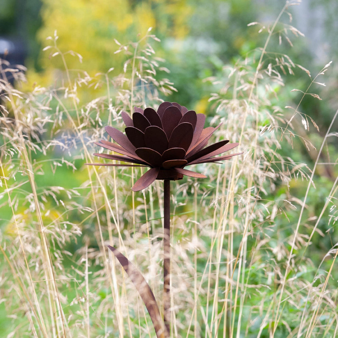 Edelrost Gartenstecker Blume – Gartendeko aus Metall