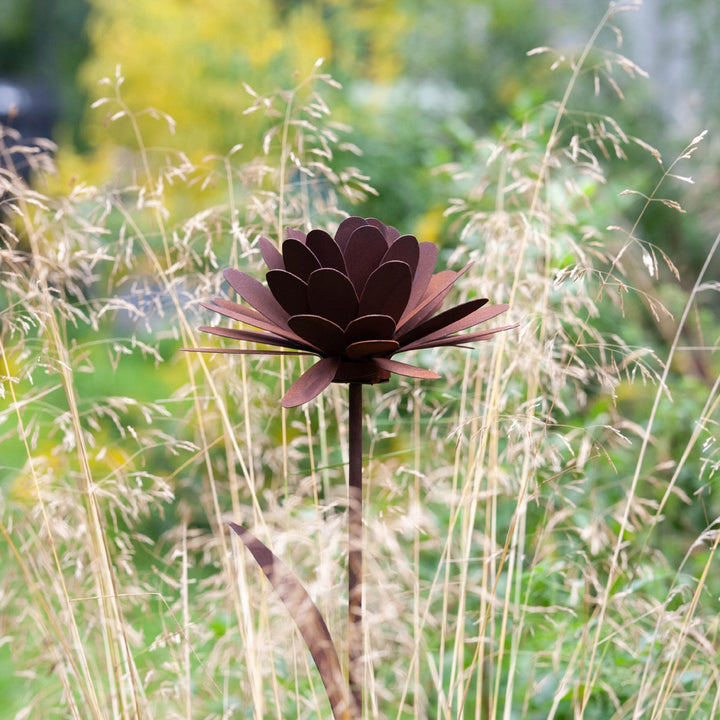 Edelrost Gartenstecker Blume – Gartendeko aus Metall